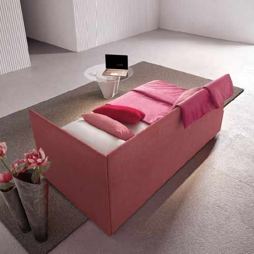 Pat tapitat extensibil Le Comfort, Pentas